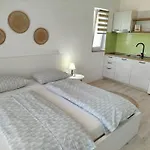 Dora Bibinje, 30 M From The Sea * Bibinje