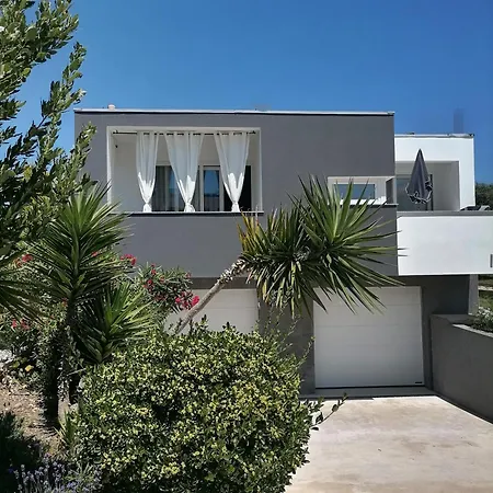 Dora Bibinje, 30 M From The Sea 비빈제