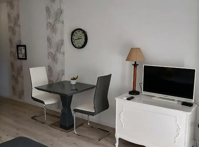 Dora Bibinje, 30 M From The Sea *