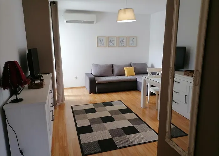 Dora Bibinje, 30 M From The Sea Apartmán *