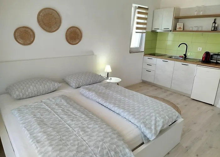 Dora Bibinje, 30 M From The Sea * Bibinje