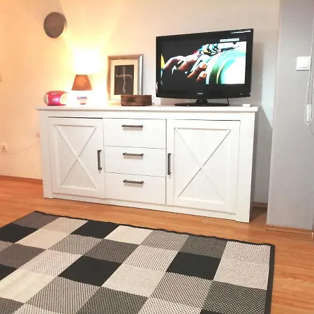 Dora Bibinje, 30 M From The Sea Apartment