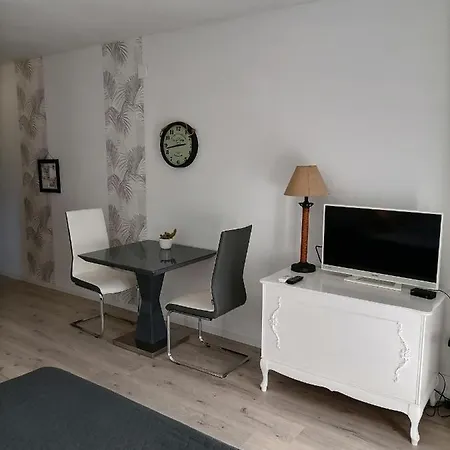Dora Bibinje, 30 M From The Sea *