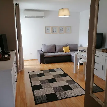 Dora Bibinje, 30 M From The Sea Apartment *