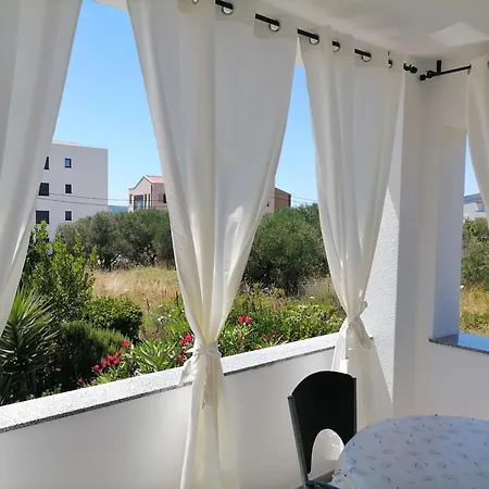 Dora Bibinje, 30 M From The Sea * Bibinje